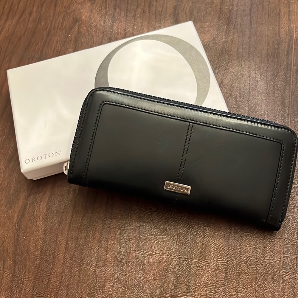 NEW Oroton Women’s Smooth Black Leather Zip Around Wallet with Original Box